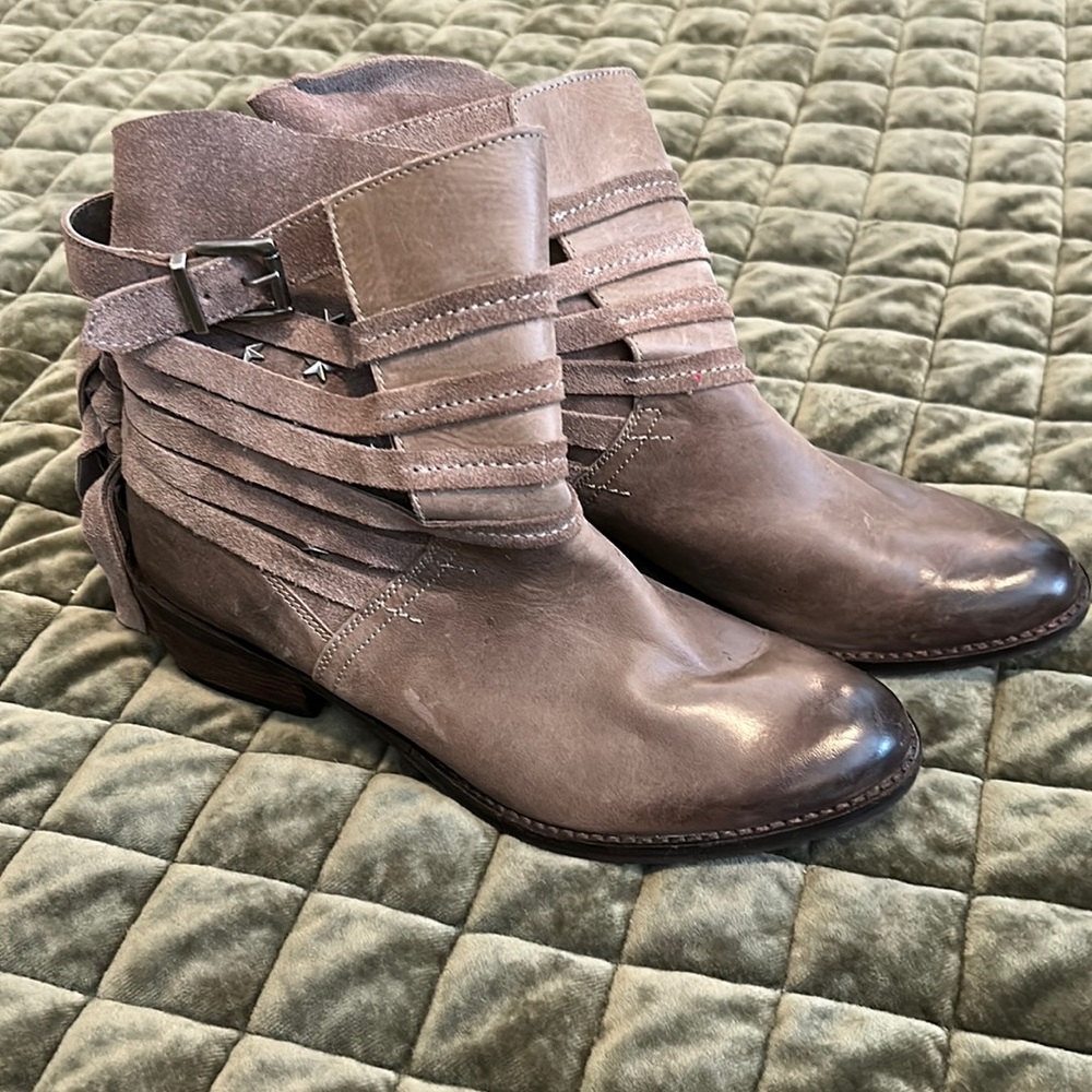 Naughty Monkey Ankle Bootie Leather size 7 The color of these is Taupe Gray